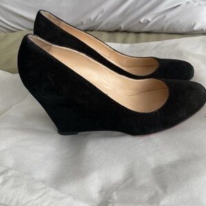 Christian Louboutin Black Suede Wedge pumps heels shoes red bottoms 38.5 8.5